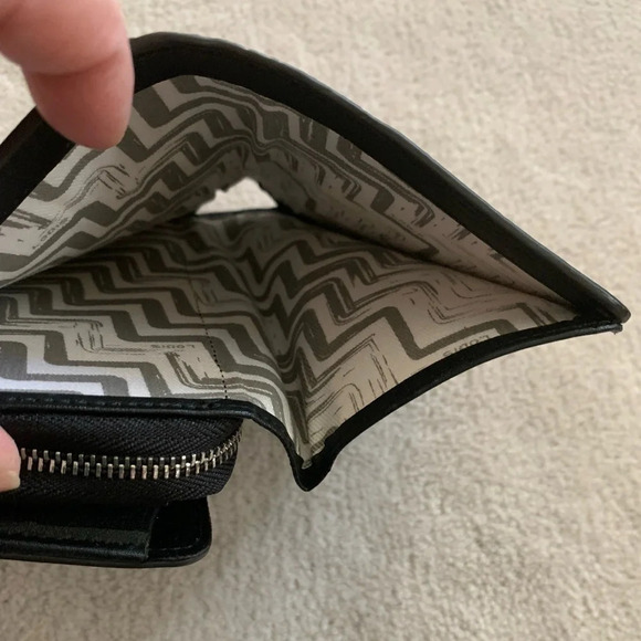 Lodis Iridescence wristlet with zipper - Picture 5 of 15